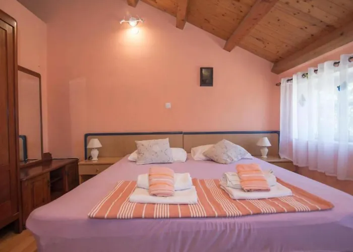 Bonic - Two Bedroom With Balcony *