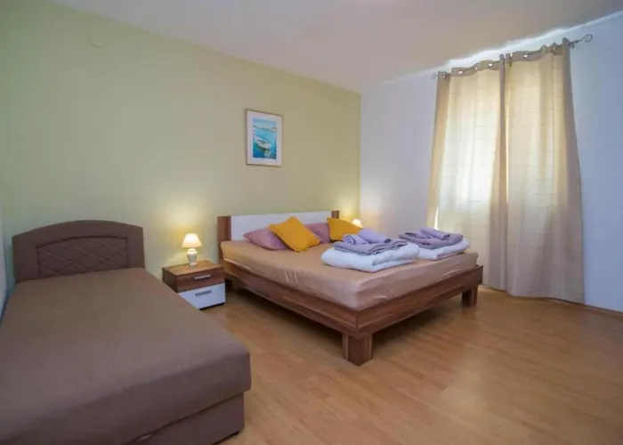Bonic - Two Bedroom With Balcony Veli Lošinj