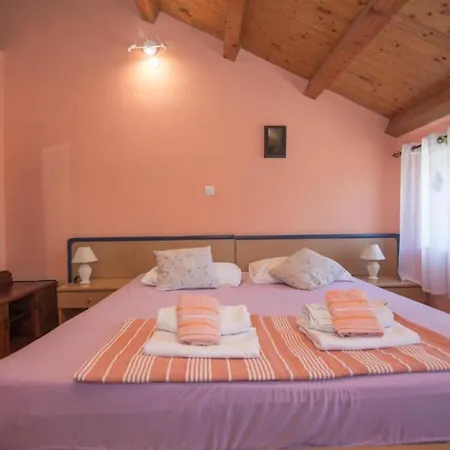 Bonic - Two Bedroom With Balcony *