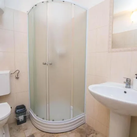 Bonic - Two Bedroom With Balcony
