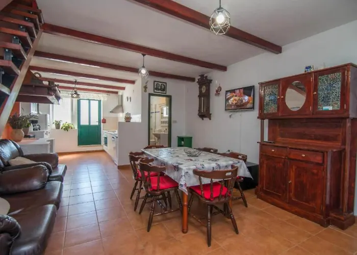 דירה Bonic - Two Bedroom With Balcony *